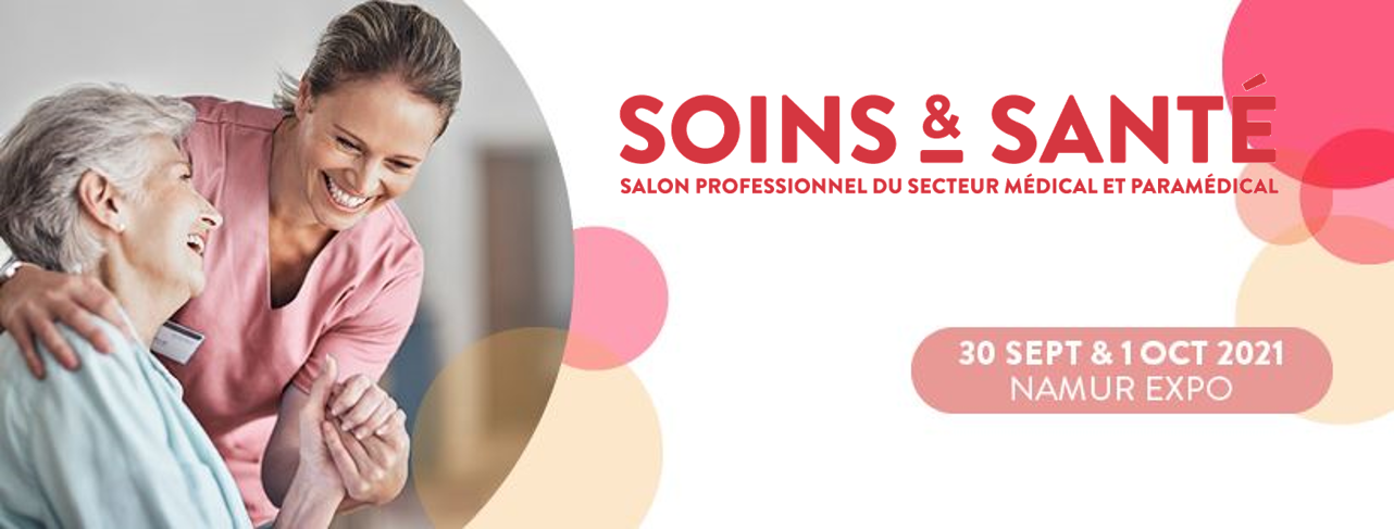 une aide-soignante et une personne âgée.