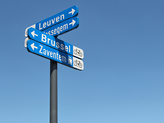 image représentant des panneaux directionnels en Flandre