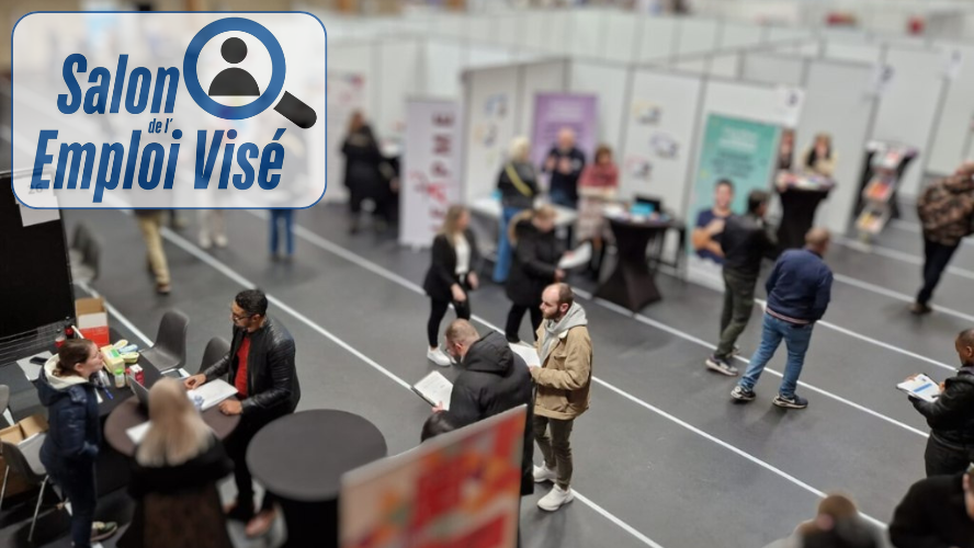 Photo d'illustration d'un salon avec des stands et des visiteurs